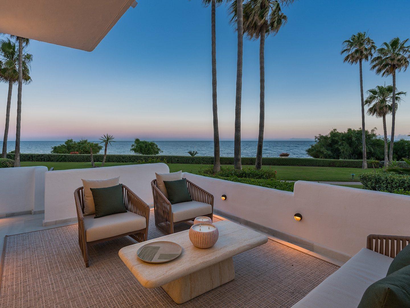 Renovated Ground Floor Beach Apartment with Sea Views, Estepona, photograph 3