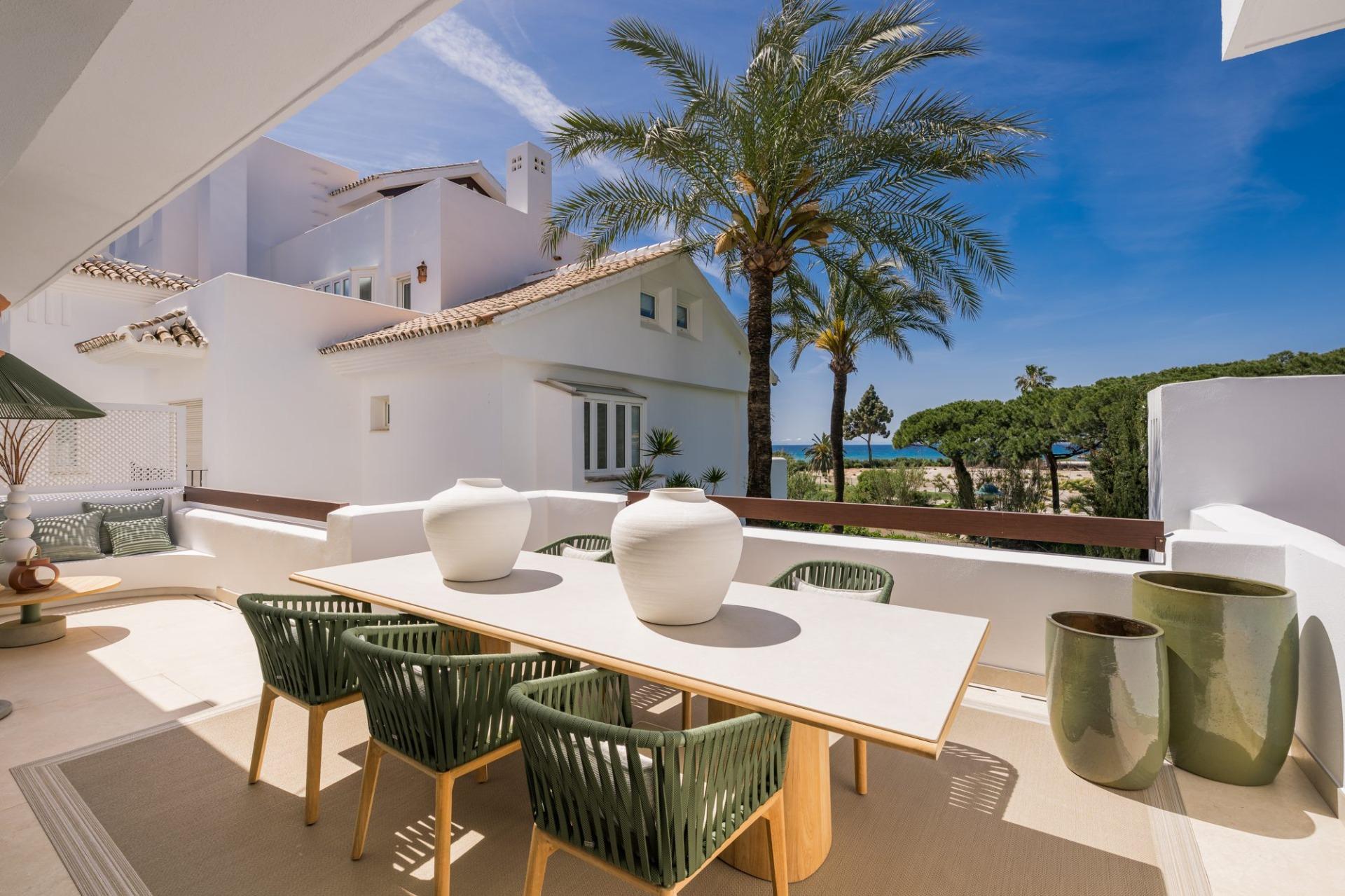 Renovated Beachside Apartment with Sea and Golf Views, Marbella East