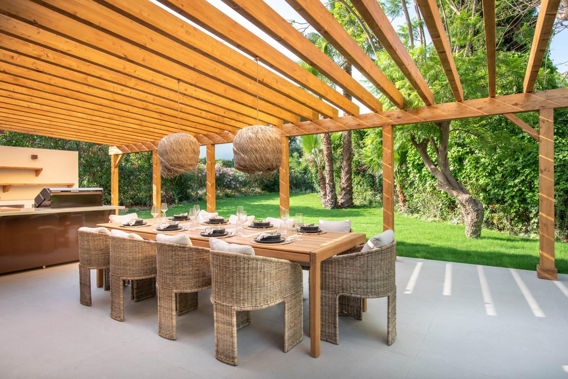 Refurbished Four Bedroom Villa with Infinity Pool, Guadalmina, Marbella, photograph 4