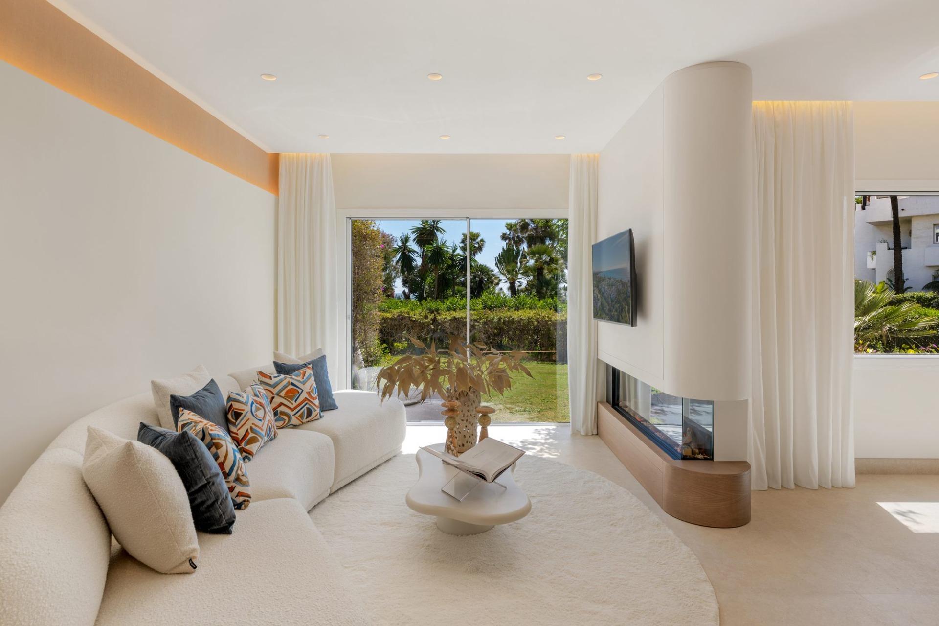 Renovated Beachside Ground Floor Apartment with Garden, New Golden Mile