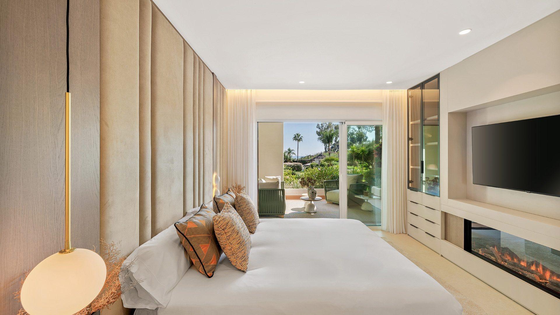 Renovated Frontline Beach Ground Floor Apartment, New Golden Mile, photograph 15