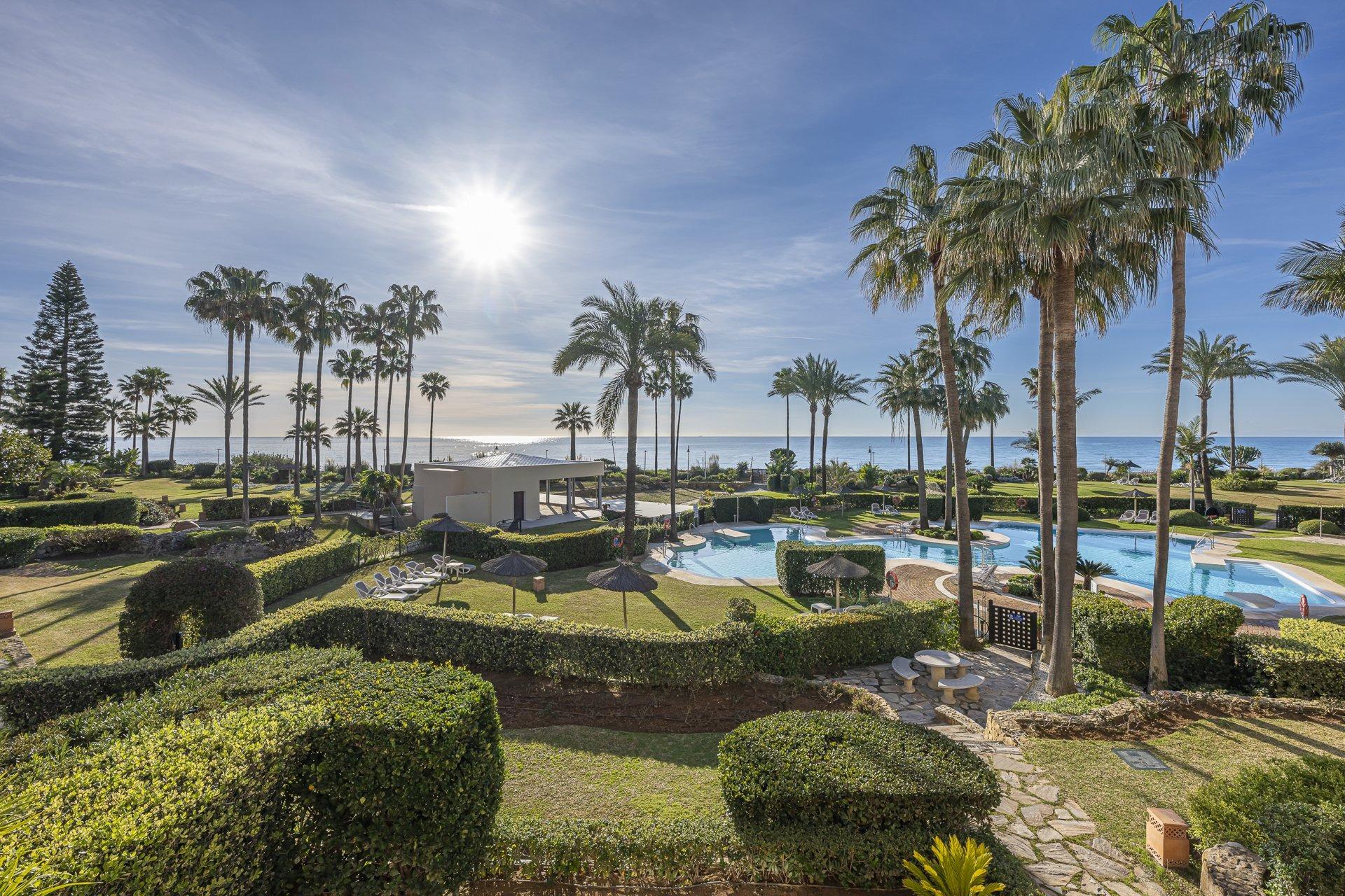 Renovated Three Bedroom Beachside Apartment with Large Terrace, New Golden Mile, photograph 6