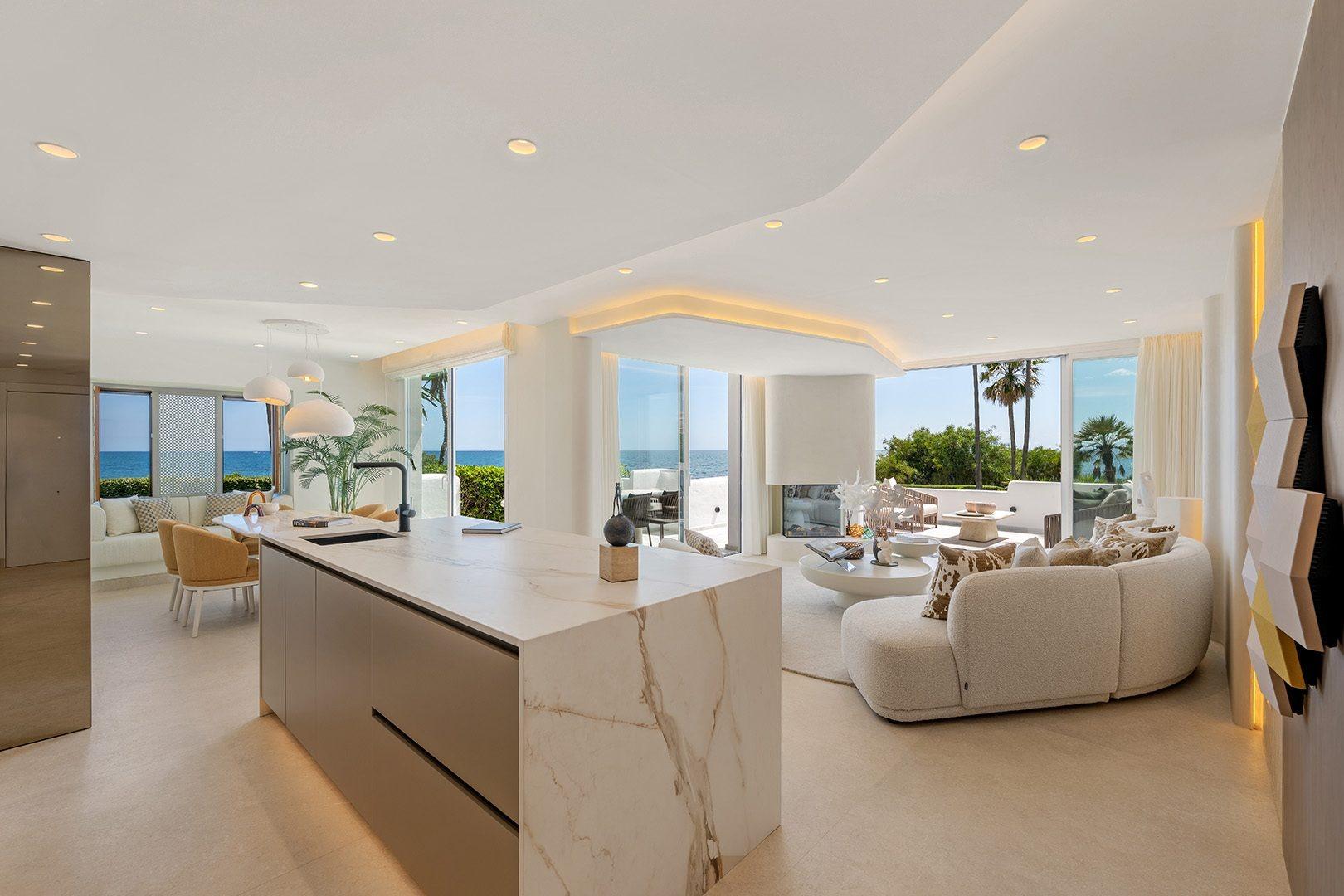 Renovated Ground Floor Beach Apartment with Sea Views, Estepona, photograph 7