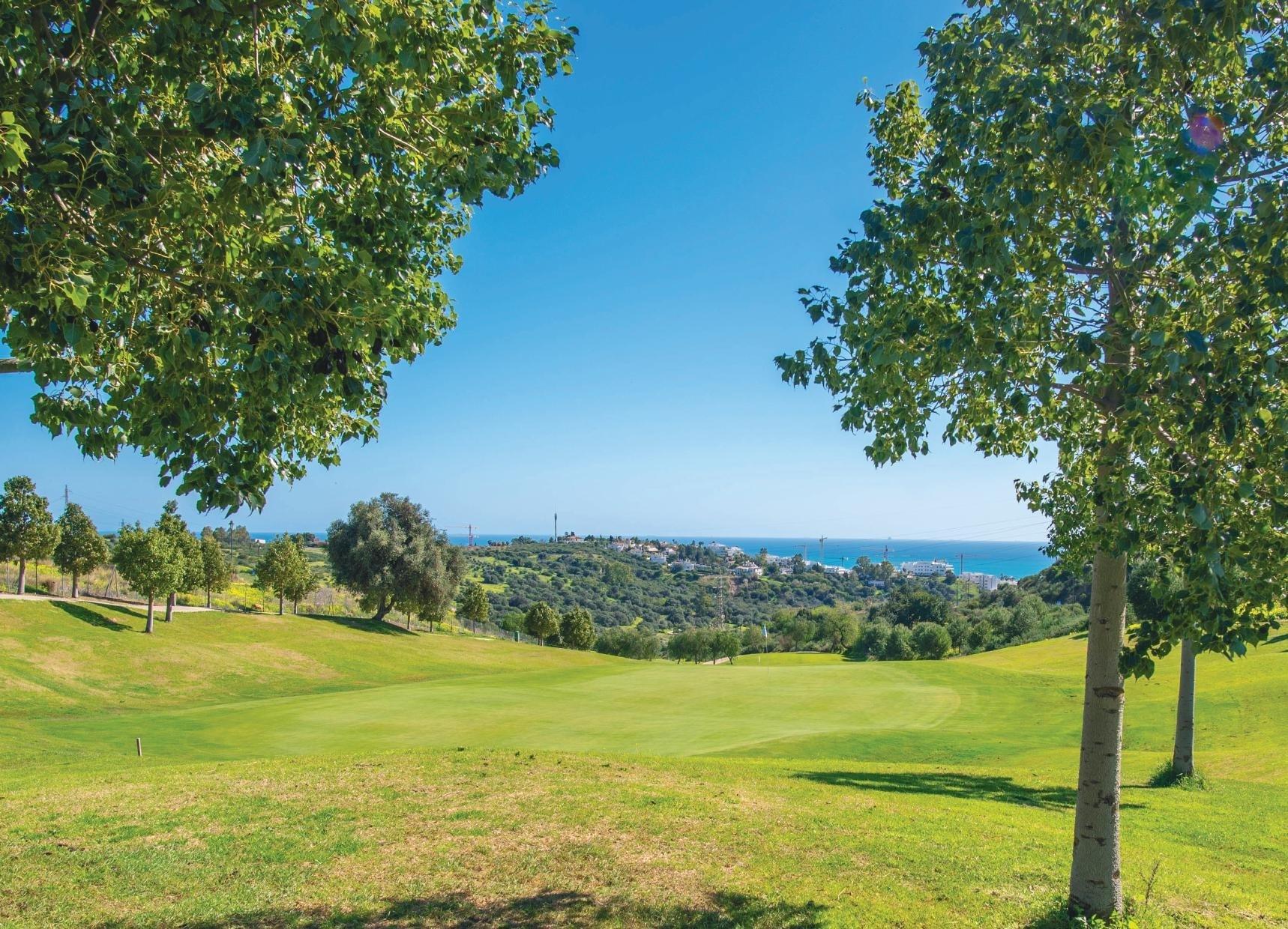 New Contemporary 3 Bedroom Villa with Private Pool and Golf Views, Estepona, photograph 11