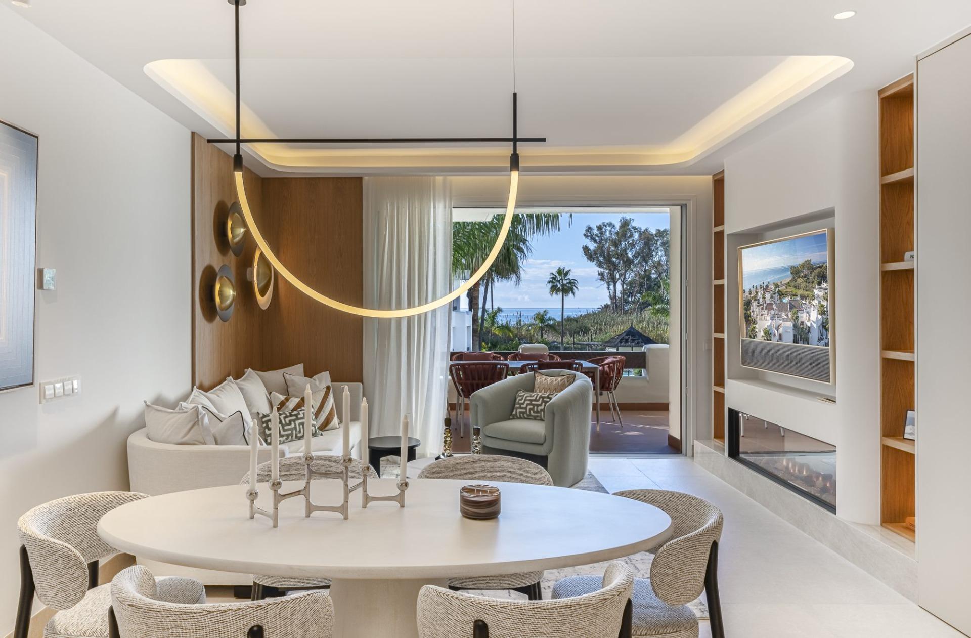 Renovated Frontline Beach Apartment with Sea Views, New Golden Mile, photograph 8