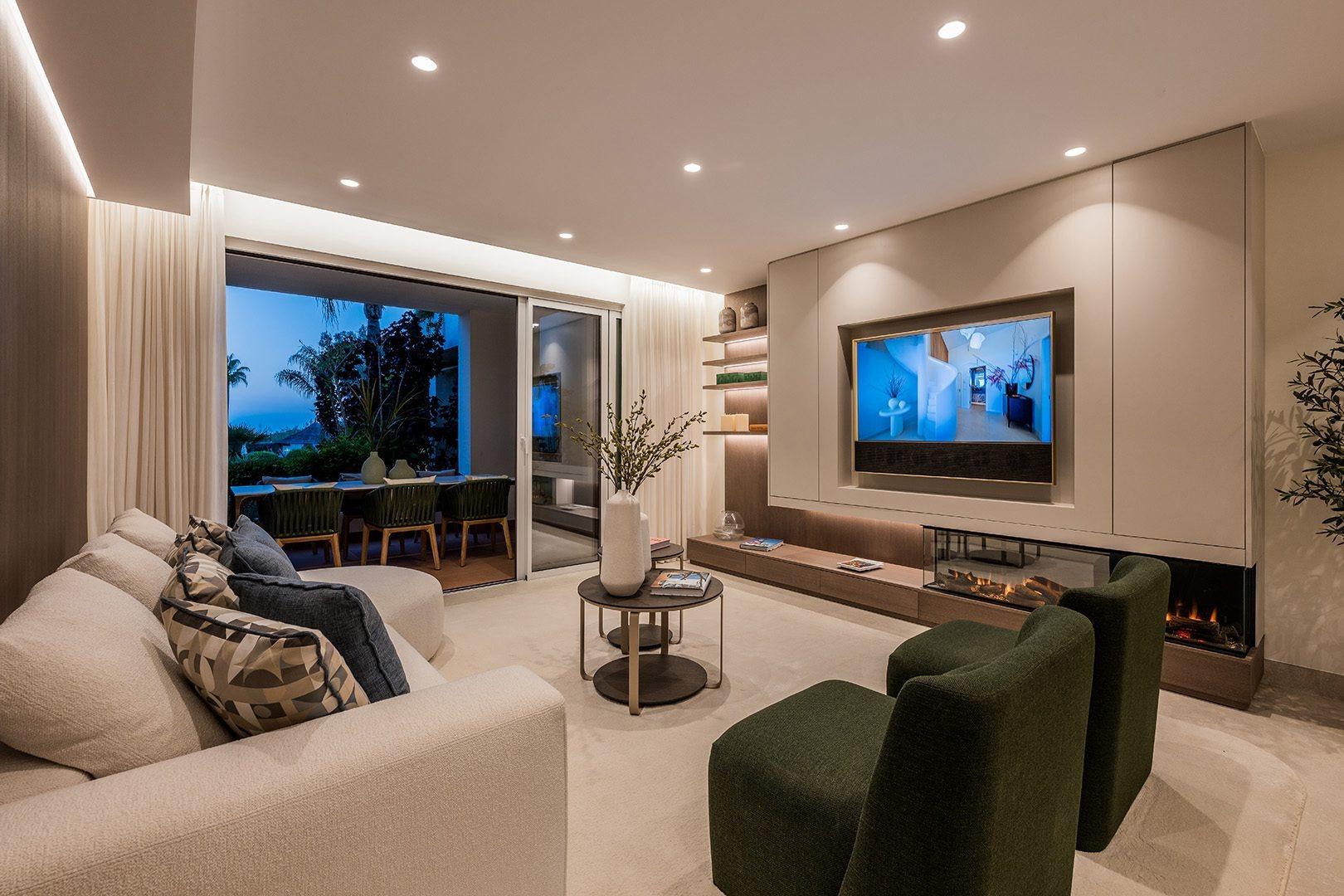 Renovated Frontline Beach Ground Floor Apartment, New Golden Mile, photograph 5