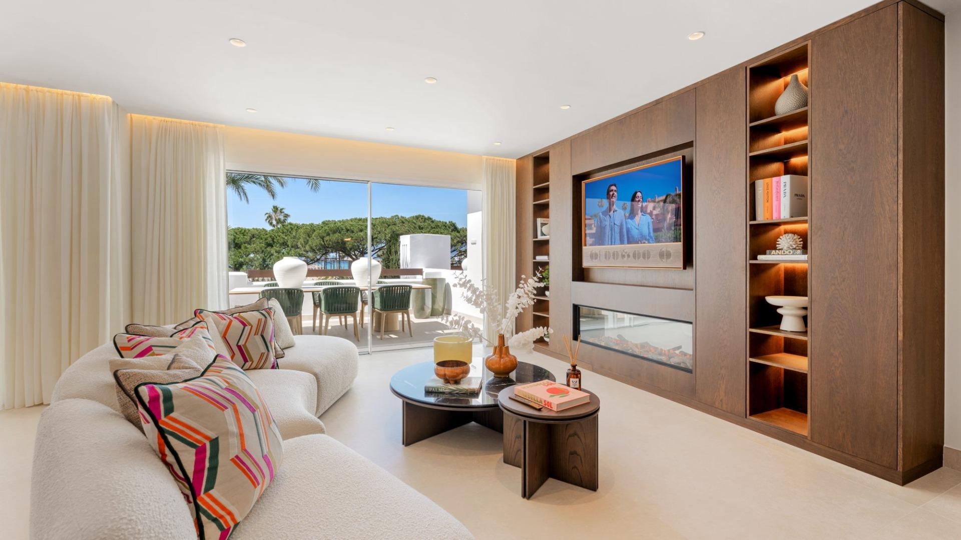 Renovated Beachside Apartment with Sea and Golf Views, Marbella East, photograph 9