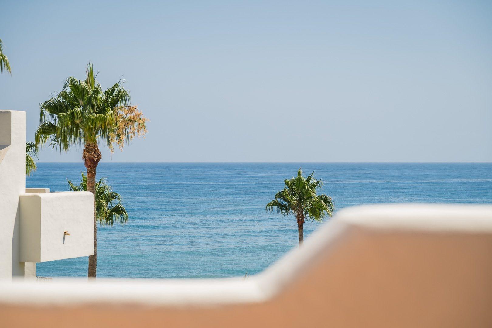 Frontline Beach Penthouse with Rooftop Terrace, Jacuzzi and Sea Views, New Golden Mile, photograph 9