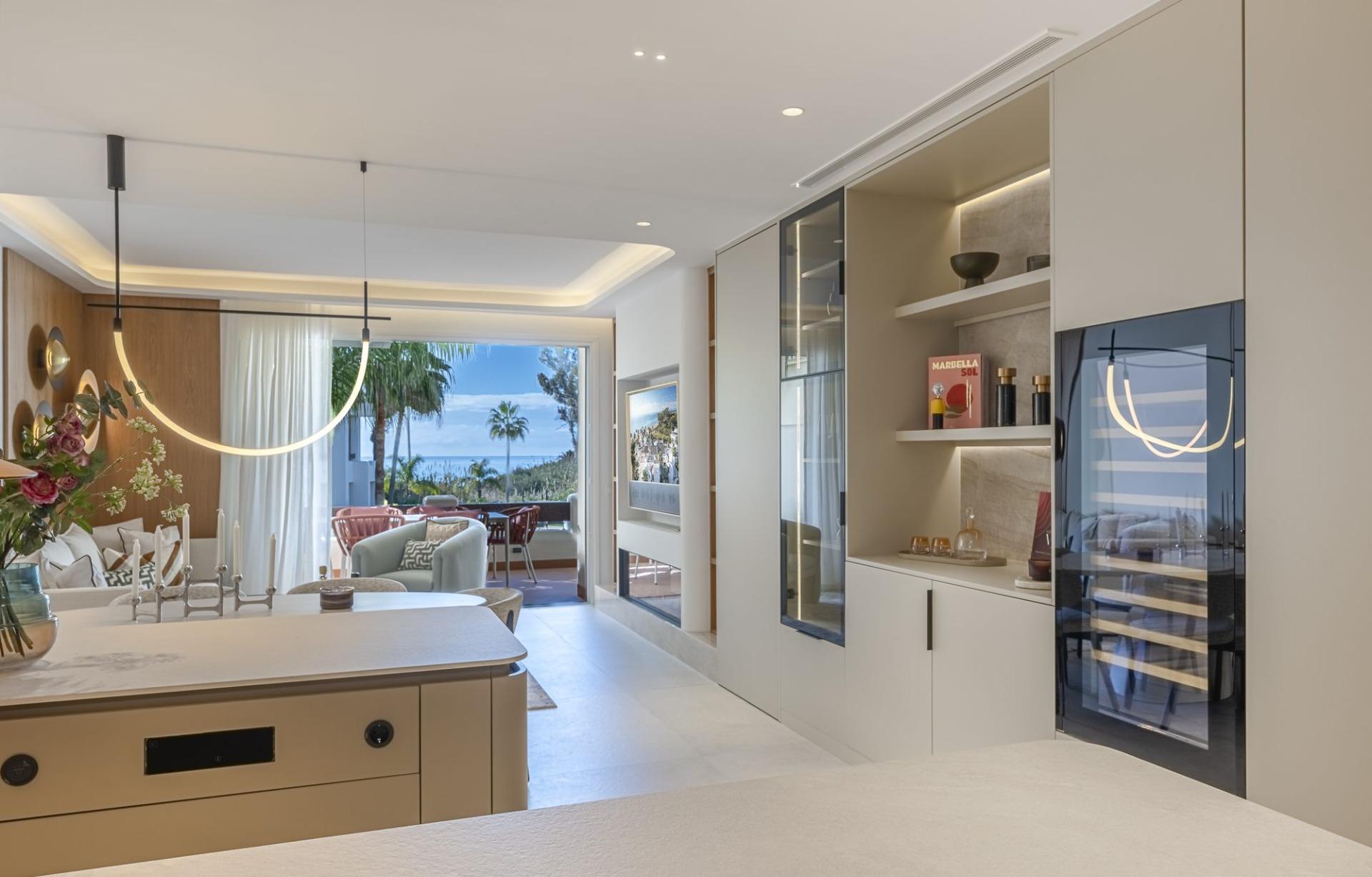 Renovated Frontline Beach Apartment with Sea Views, New Golden Mile, photograph 11