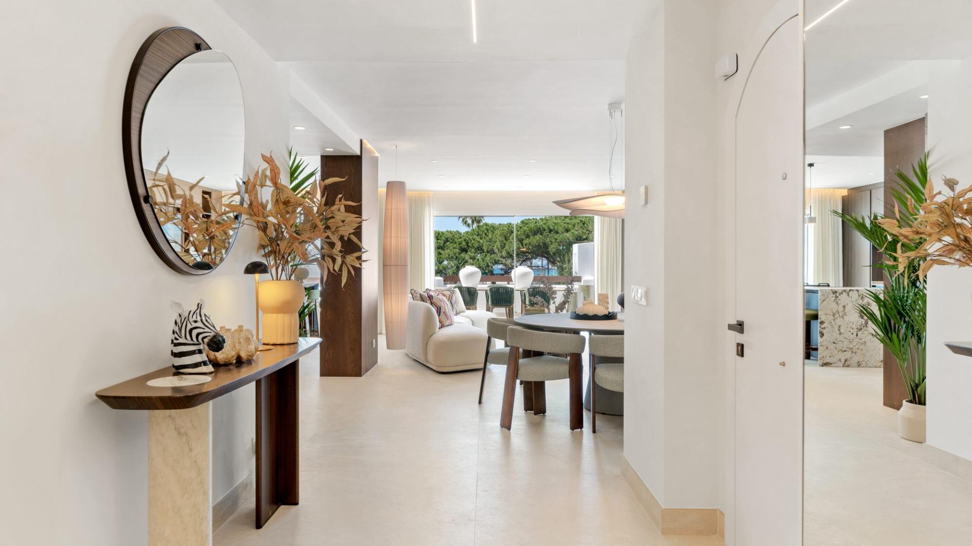 Renovated Beachside Apartment with Sea and Golf Views, Marbella East, photograph 14