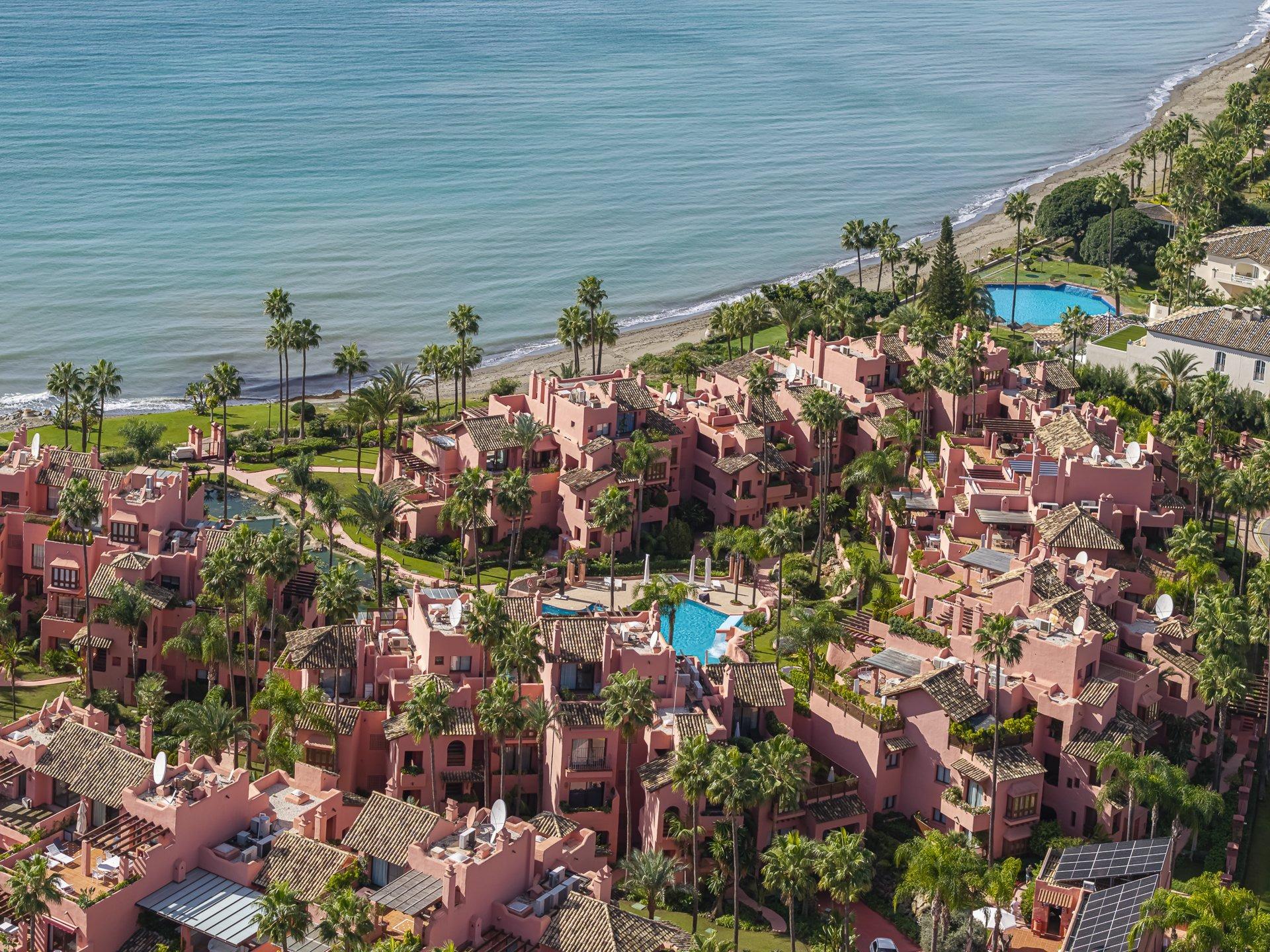 Renovated Beachfront Ground Floor Apartment, New Golden Mile