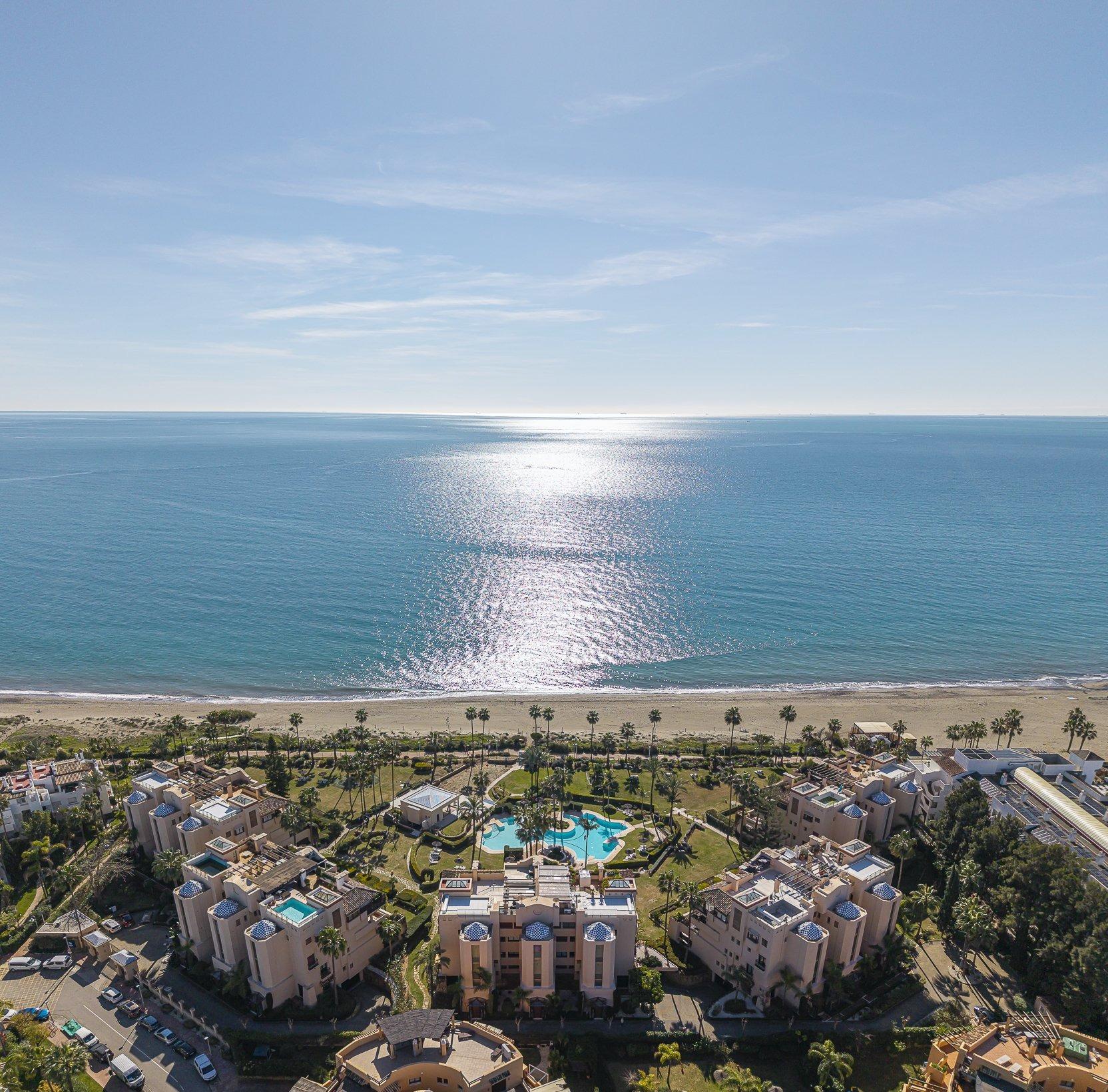 Renovated Three Bedroom Beachside Apartment with Large Terrace, New Golden Mile, photograph 7