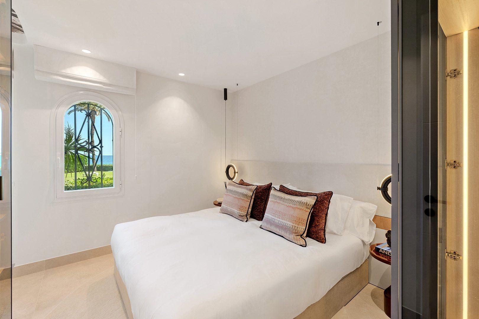 Renovated Ground Floor Beach Apartment with Sea Views, Estepona, photograph 12
