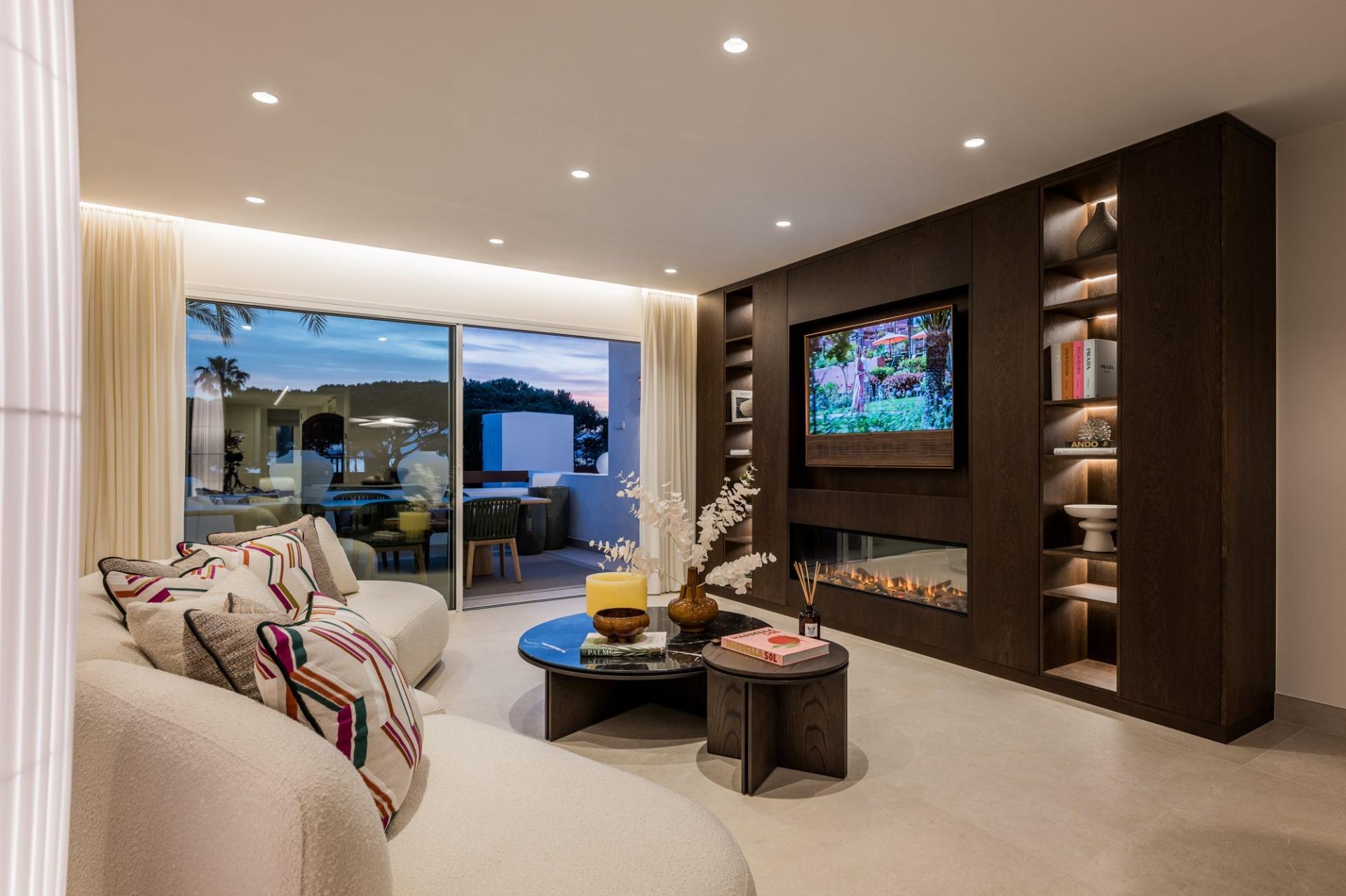 Renovated Beachside Apartment with Sea and Golf Views, Marbella East, photograph 6