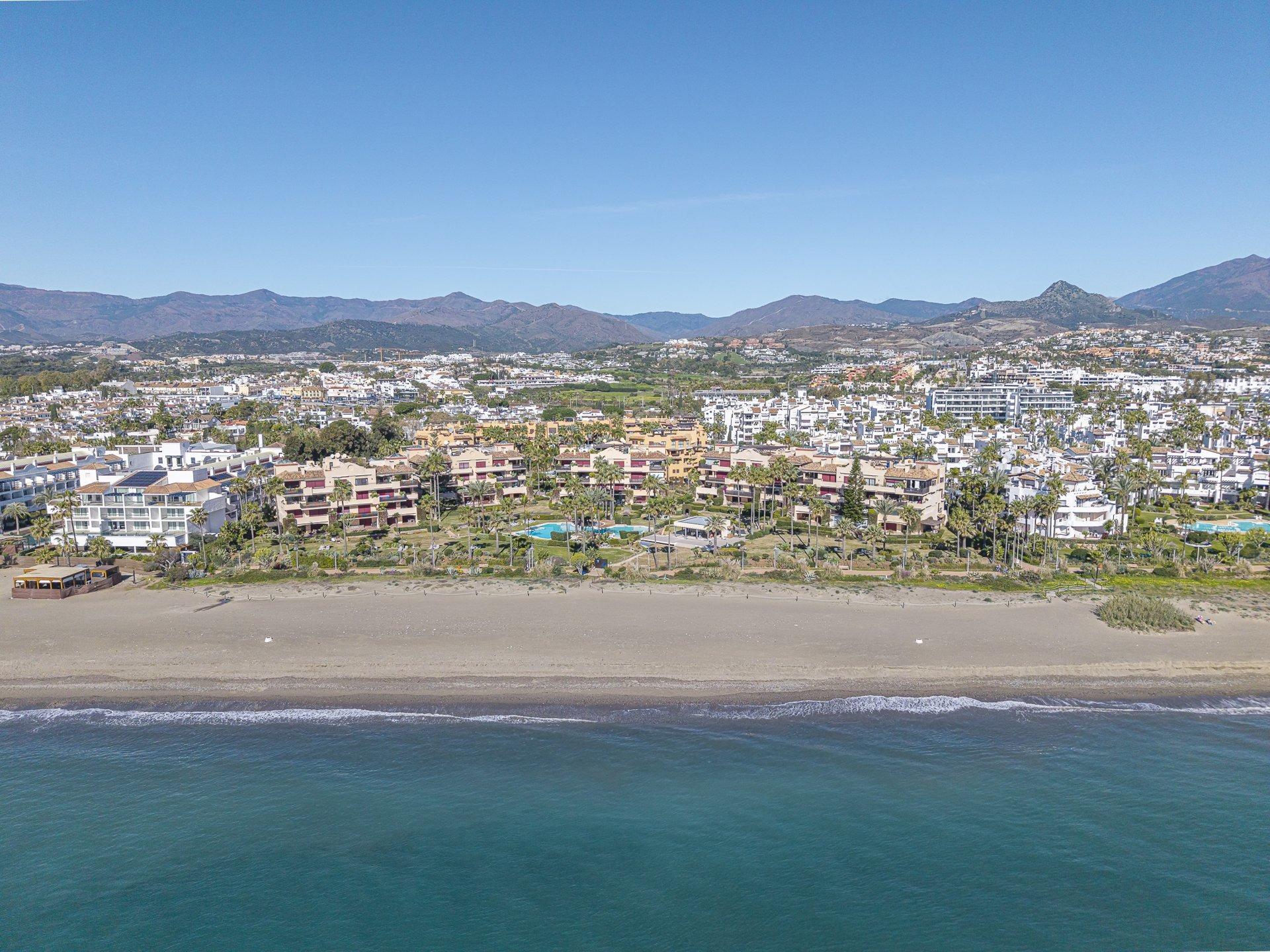 Renovated Three Bedroom Beachside Apartment, New Golden Mile, photograph 5