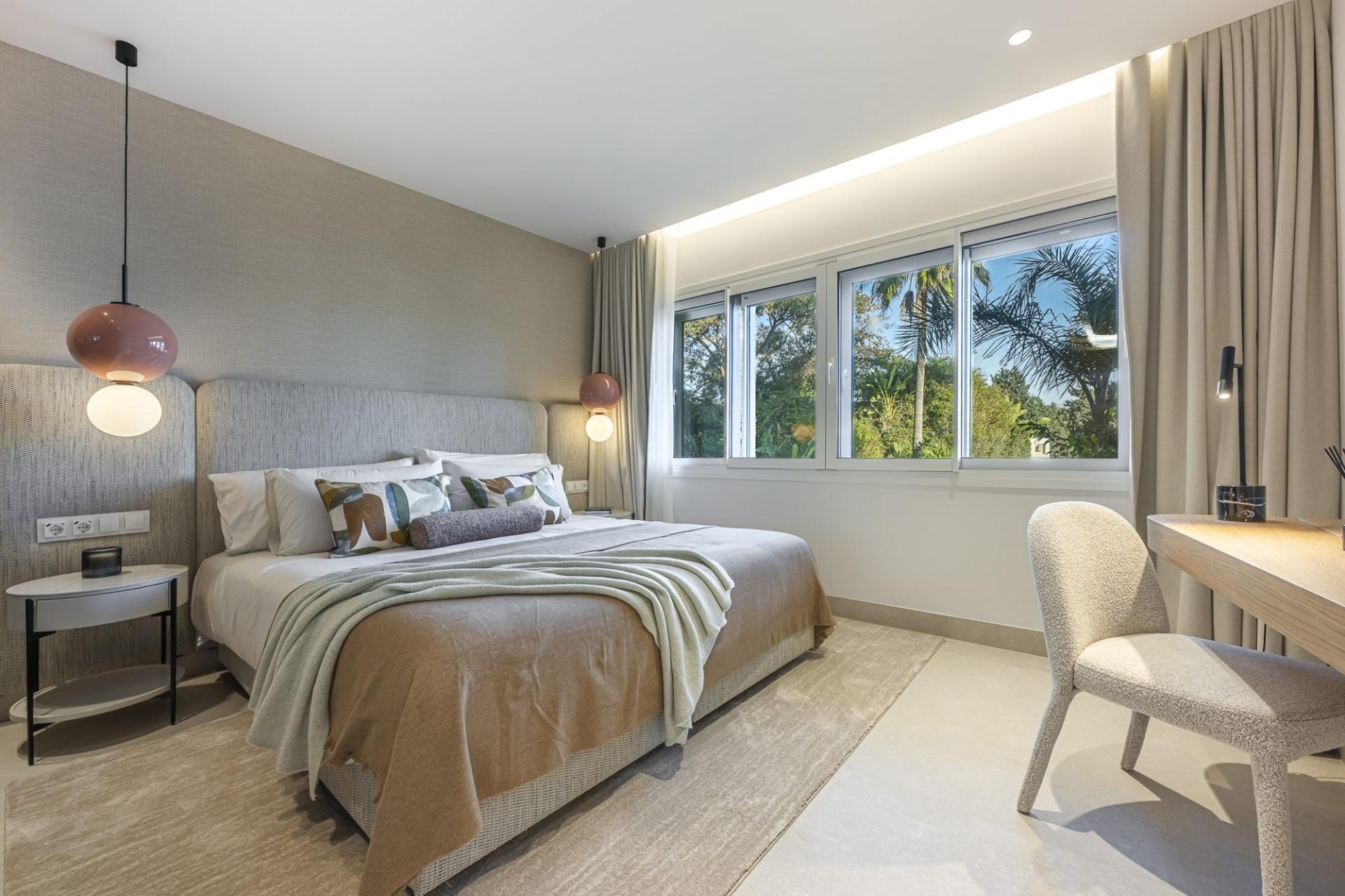 Renovated Frontline Beach Apartment with Sea Views, New Golden Mile, photograph 14