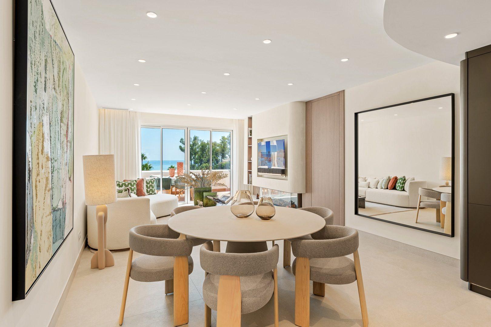 Frontline Beach Penthouse with Rooftop Terrace, Jacuzzi and Sea Views, New Golden Mile, photograph 13