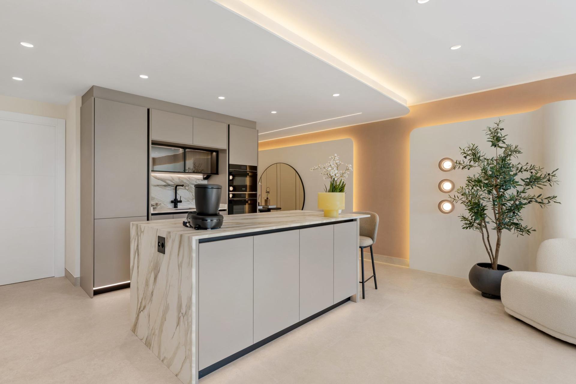 Renovated Beachside Ground Floor Apartment with Garden, New Golden Mile, photograph 15