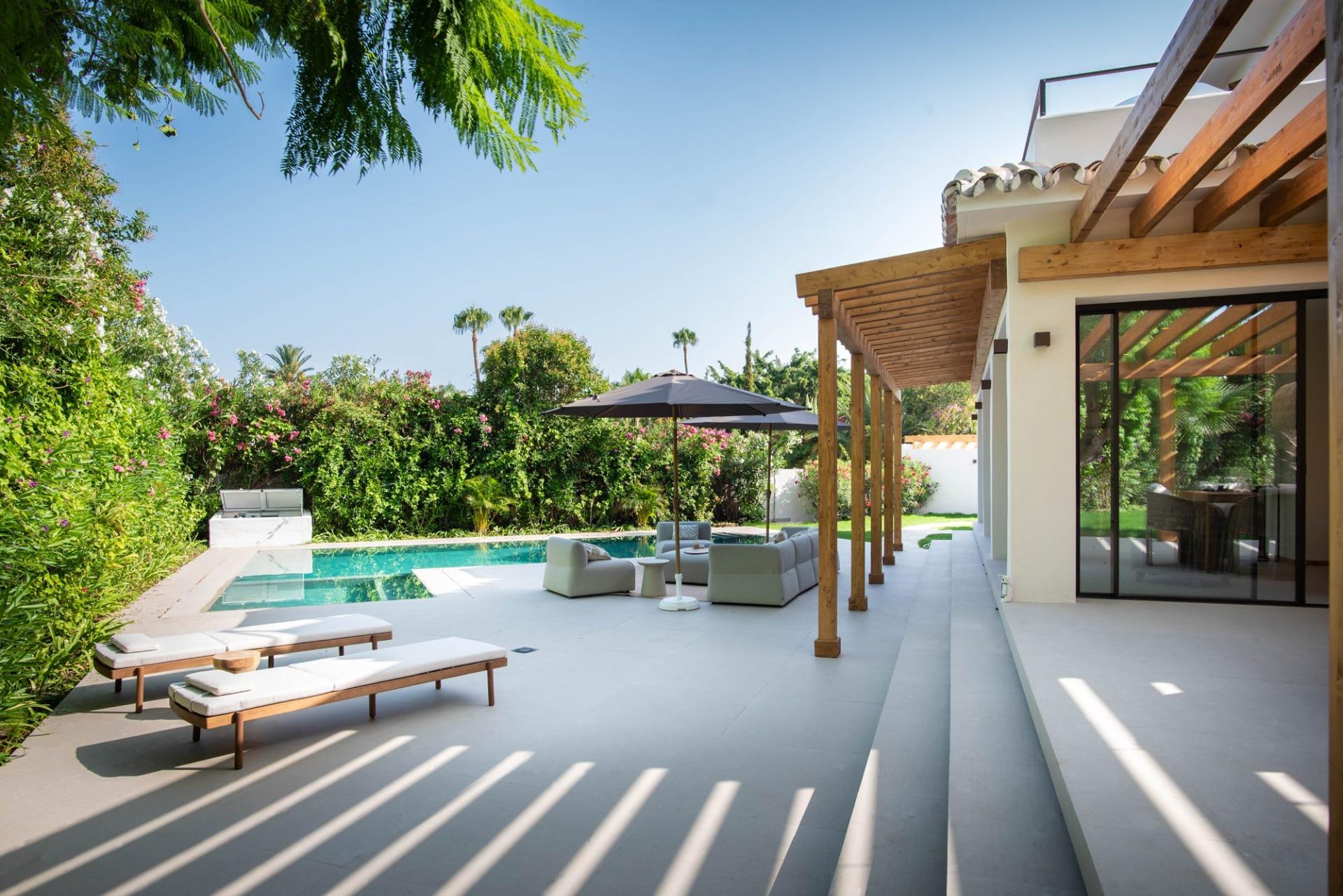 Refurbished Four Bedroom Villa with Infinity Pool, Guadalmina, Marbella, photograph 2