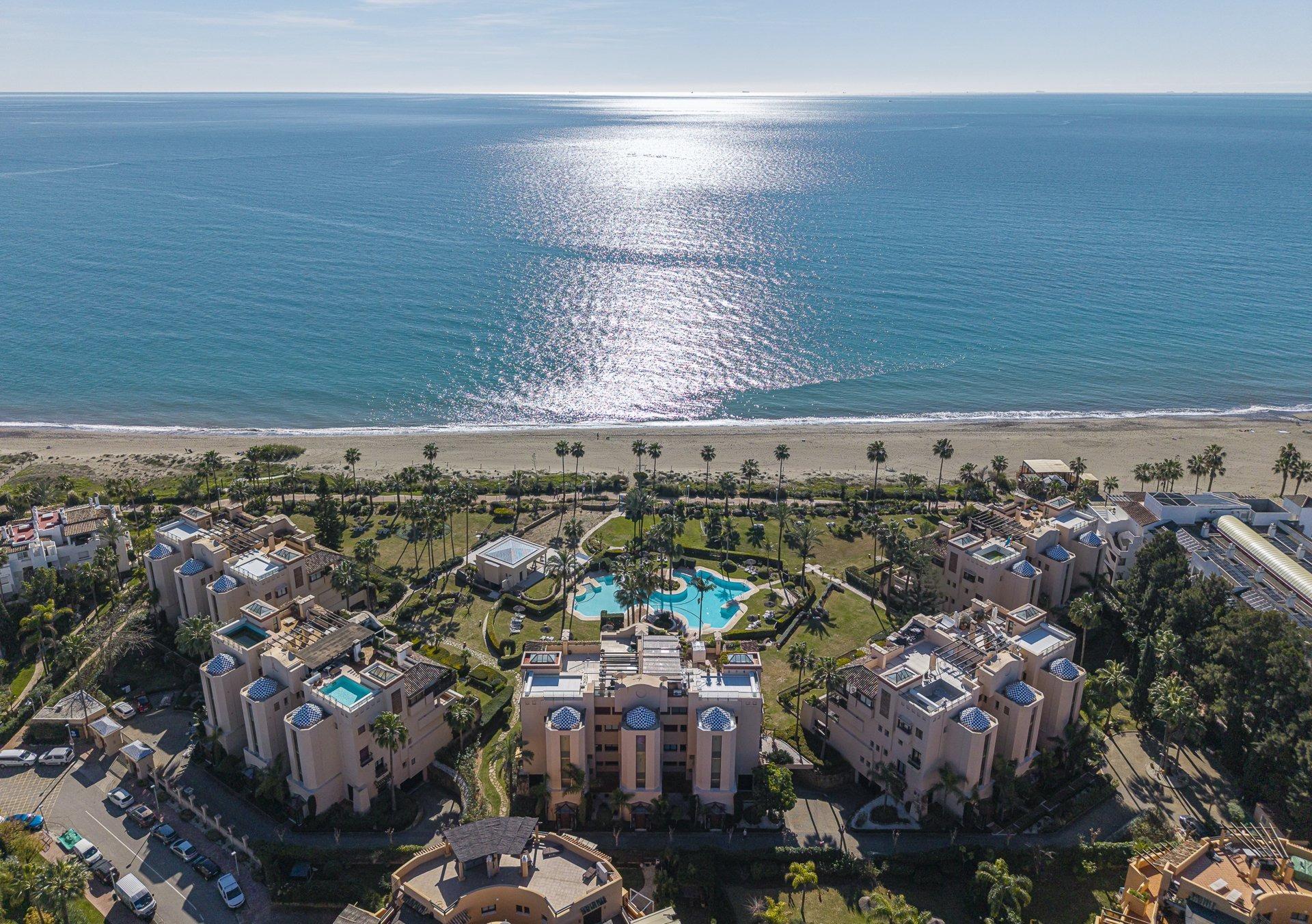 Renovated Three Bedroom Beachside Apartment with Large Terrace, New Golden Mile, photograph 8