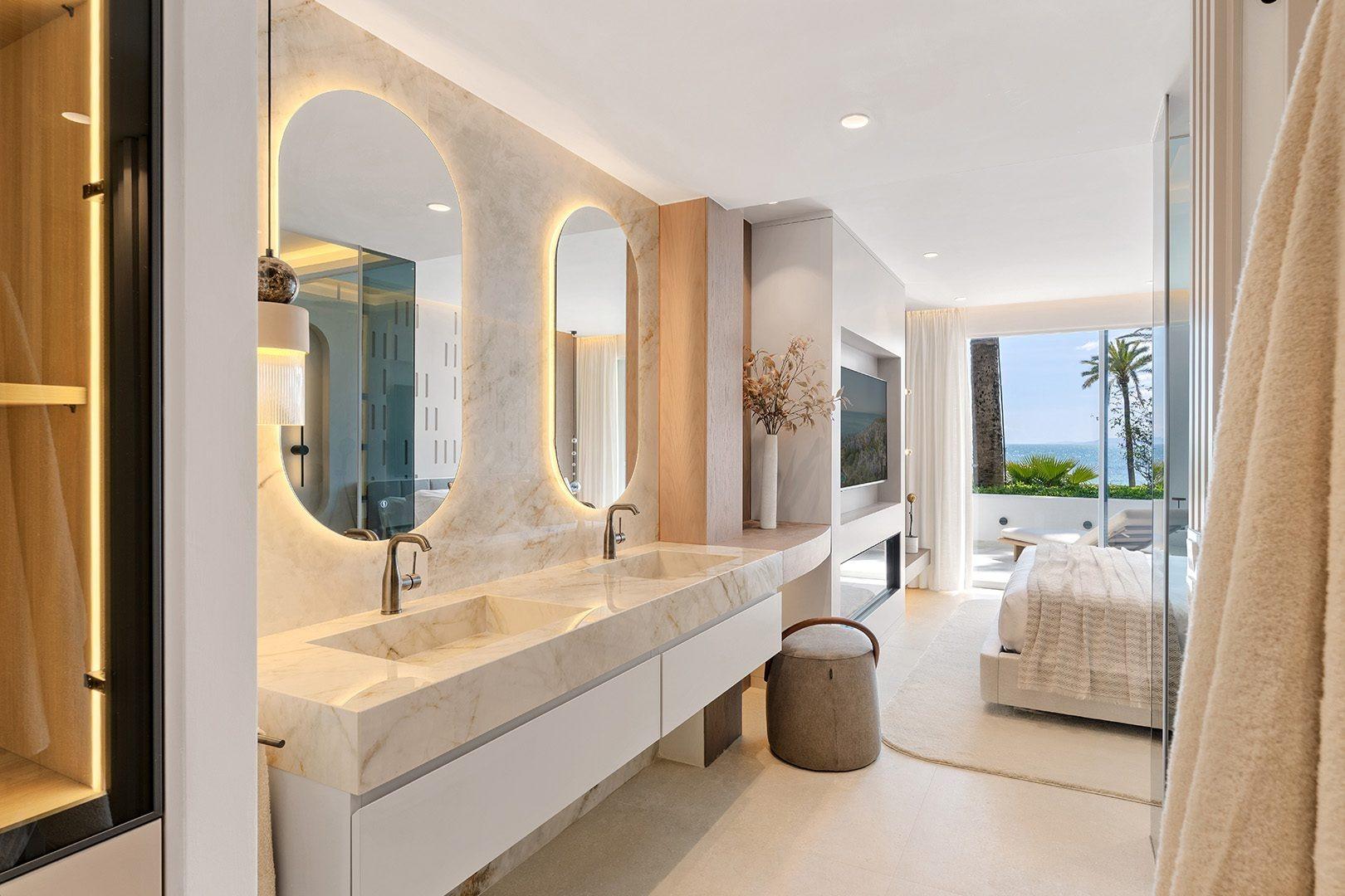 Renovated Ground Floor Beach Apartment with Sea Views, Estepona, photograph 14