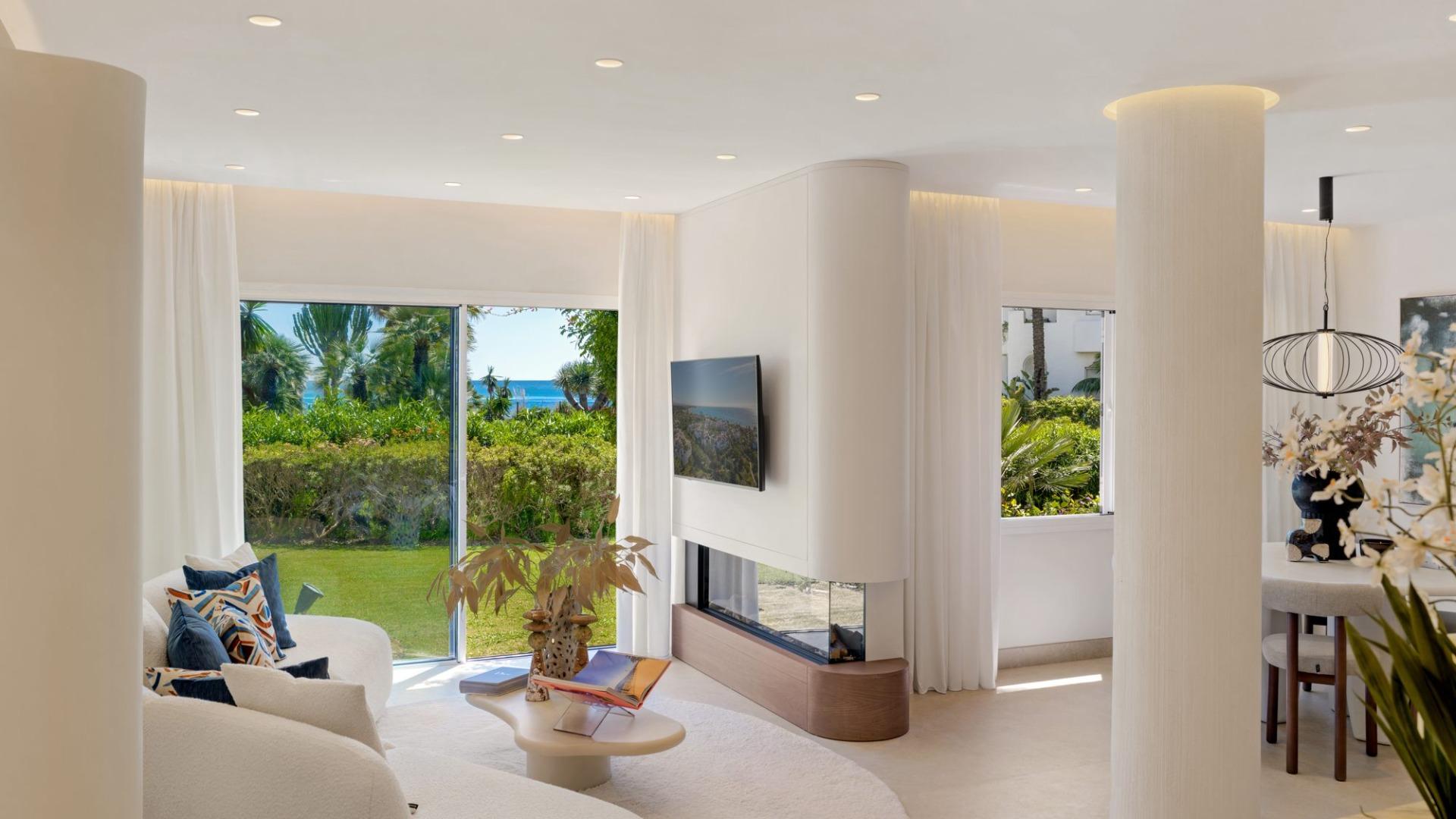Renovated Beachside Ground Floor Apartment with Garden, New Golden Mile, photograph 2