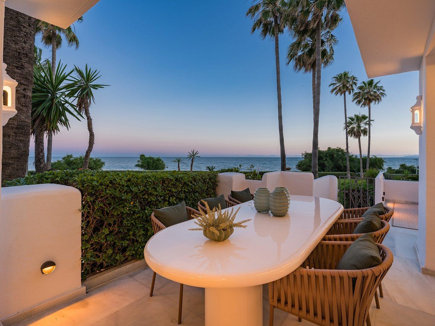 Renovated Ground Floor Beach Apartment with Sea Views, Estepona, photograph 4