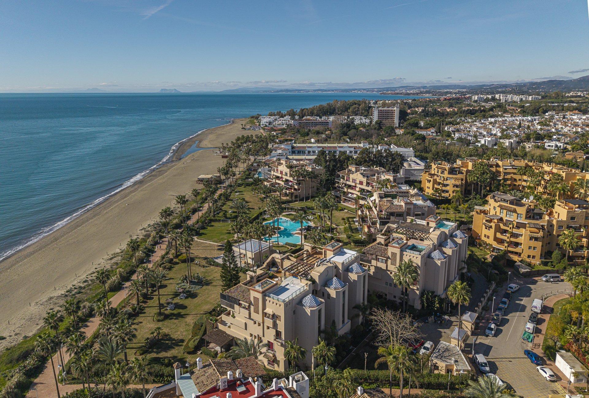Renovated Three Bedroom Beachside Apartment, New Golden Mile, photograph 4