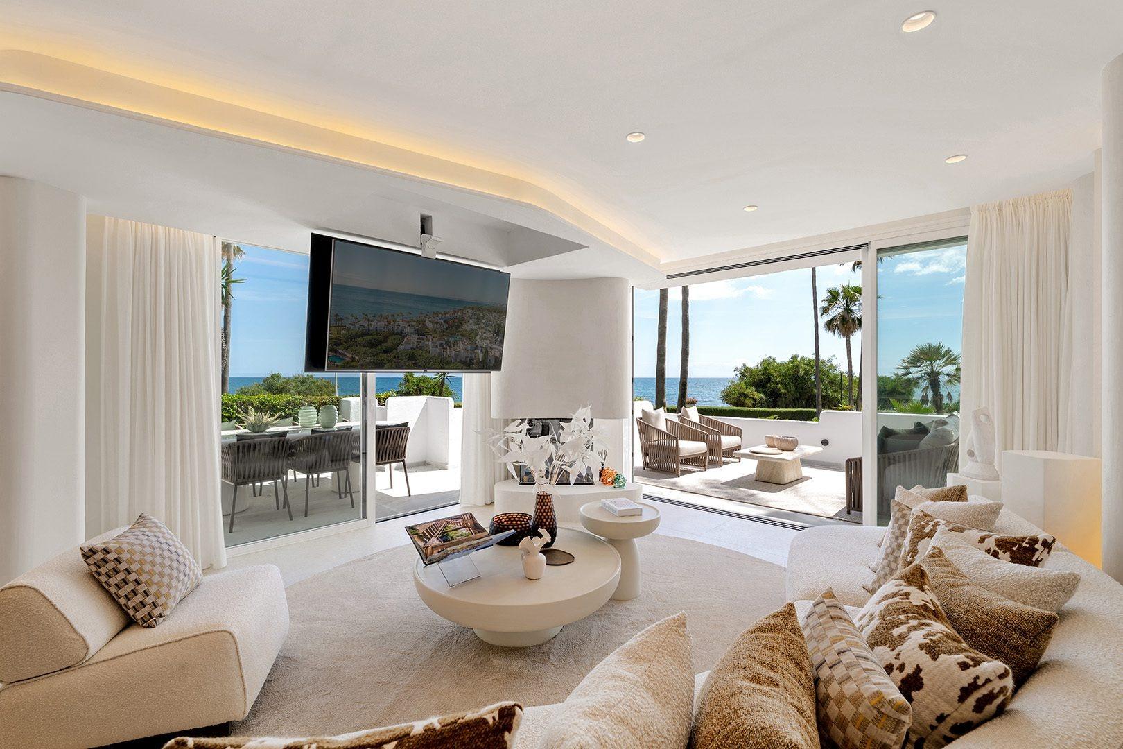 Renovated Ground Floor Beach Apartment with Sea Views, Estepona, photograph 5