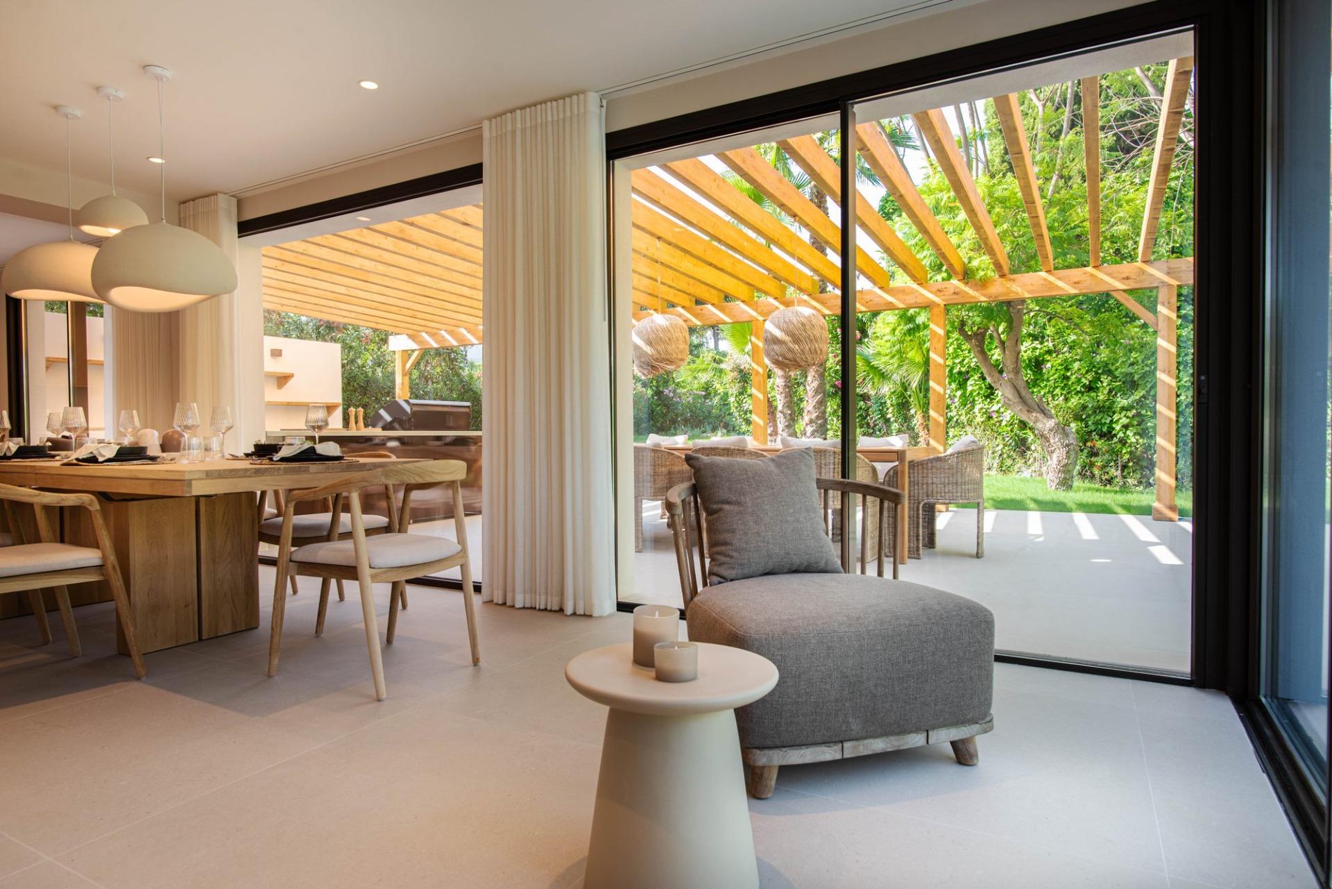Refurbished Four Bedroom Villa with Infinity Pool, Guadalmina, Marbella, photograph 11